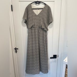 Lightly used dress with pockets